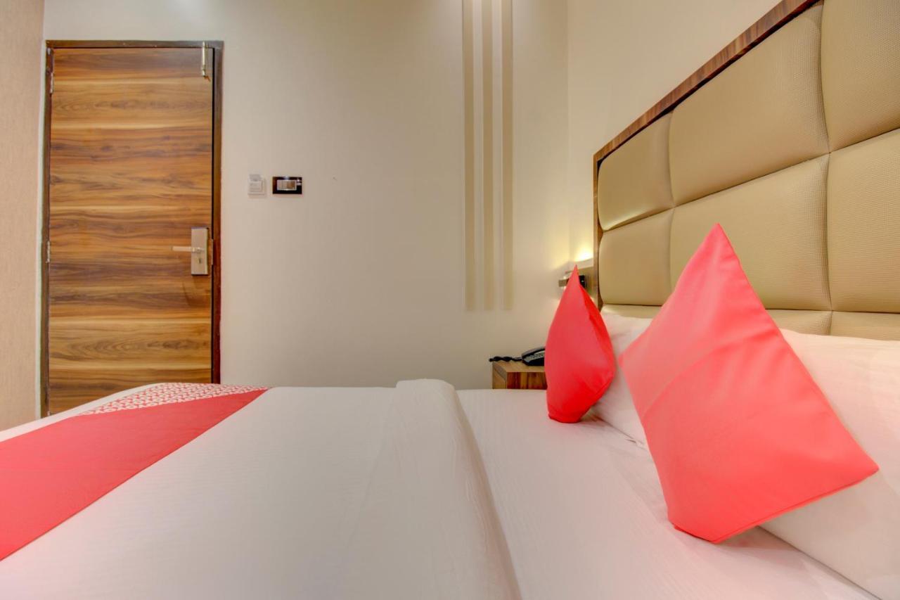 Oyo 76180 Hotel Meriton Mumbai Exterior photo