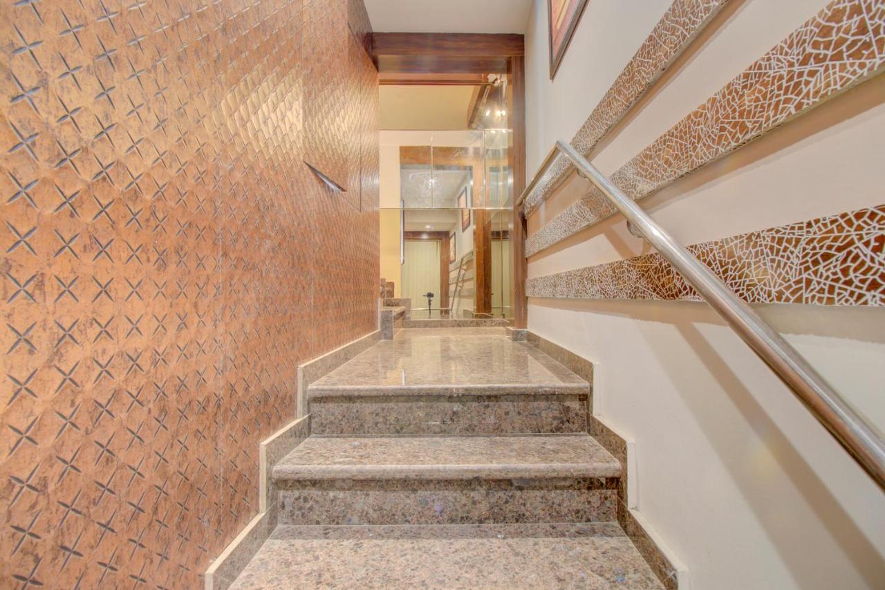 Oyo 76180 Hotel Meriton Mumbai Exterior photo