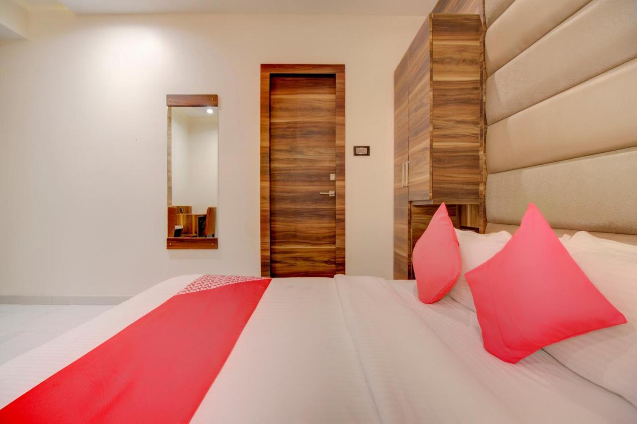 Oyo 76180 Hotel Meriton Mumbai Exterior photo